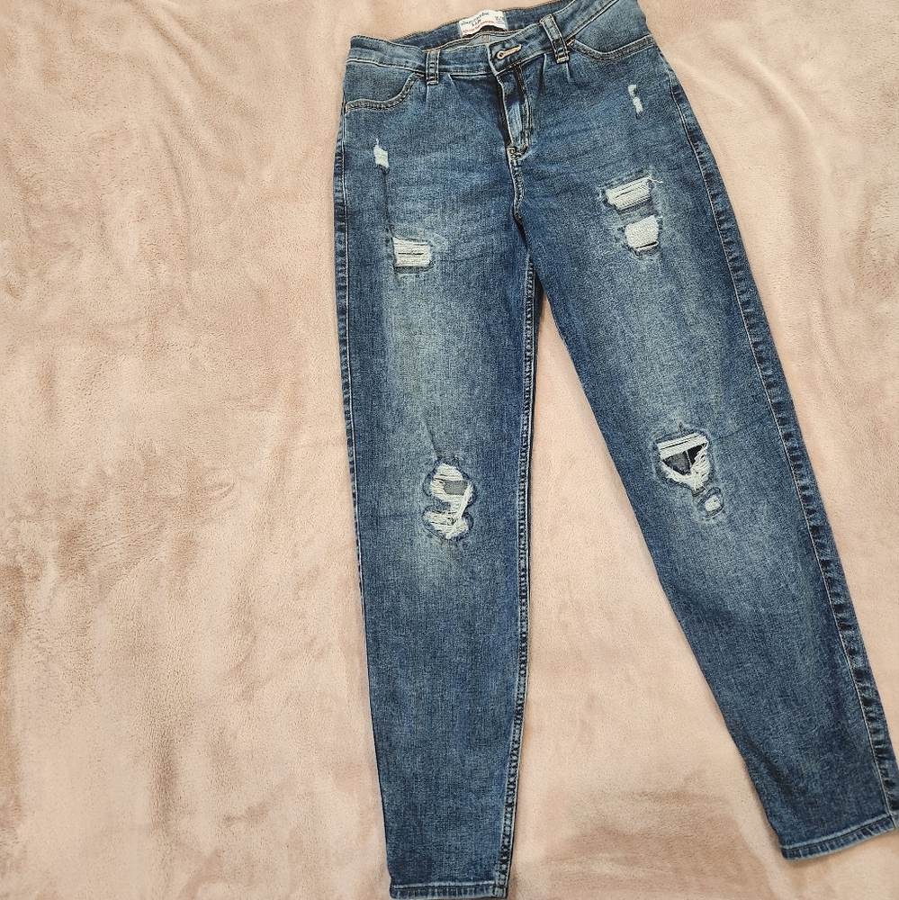 Great condition girl mini mom jeans.